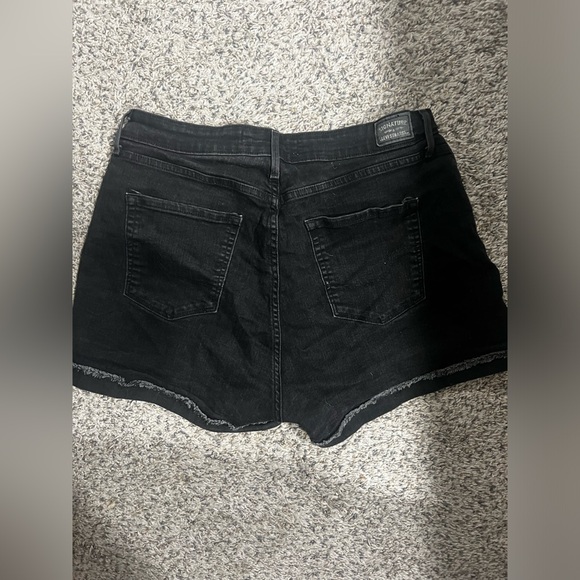 Black High-Rise Shorts - Picture 2 of 3